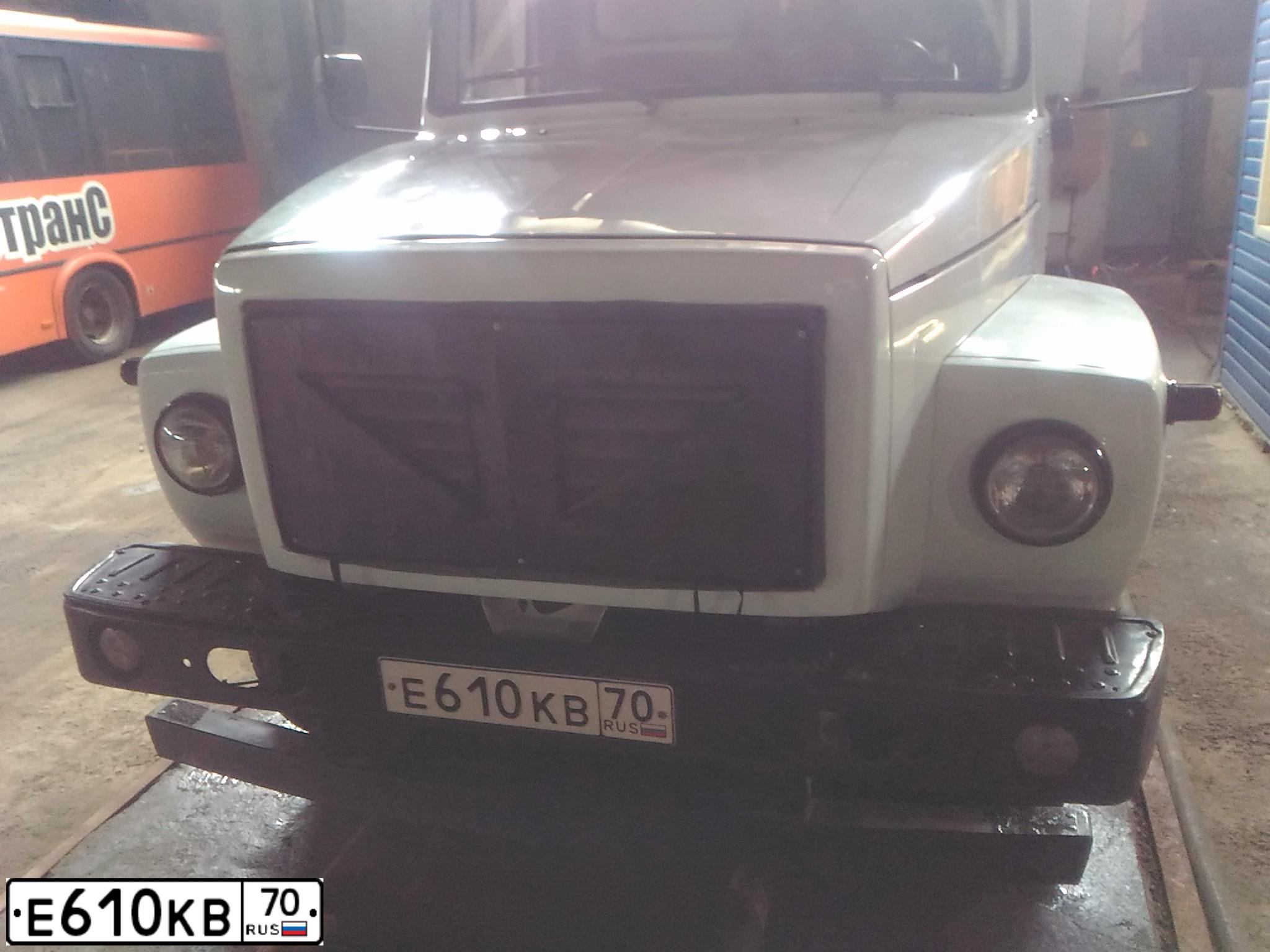 Фото автомобиля GAZ 3309, 2017 — госномер Е610КВ70. Цвет: БЕЛЫЙ