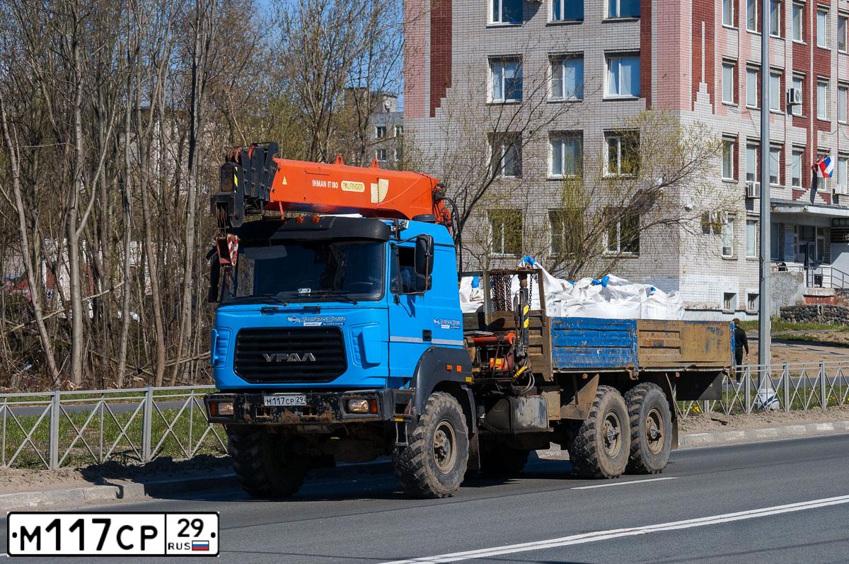 Фото автомобиля URAL 4320 /6X6/, 2015 — госномер М117СР29. Цвет: голубой