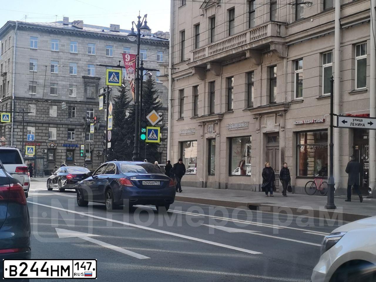 Фото автомобиля MERCEDES C-KLASSE, 2017 — госномер В244НМ147. Цвет: синий