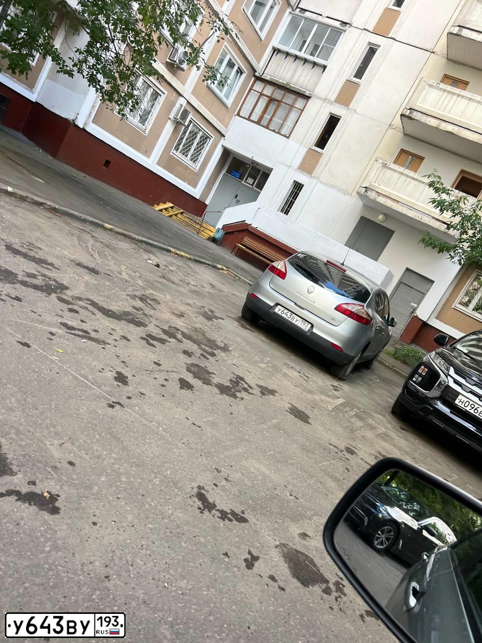 Фото автомобиля RENAULT MEGANE, 2010 — госномер У643ВУ193. Цвет: СЕРЕБРИСТЫЙ