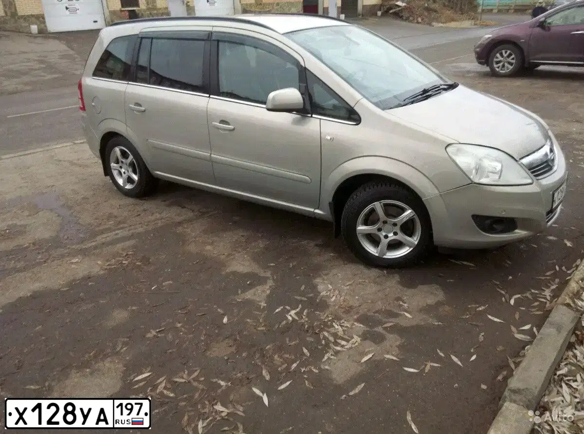 Фото автомобиля CHEVROLET CRUZE, 2012 — госномер Р200ТЕ777. Цвет: Белый