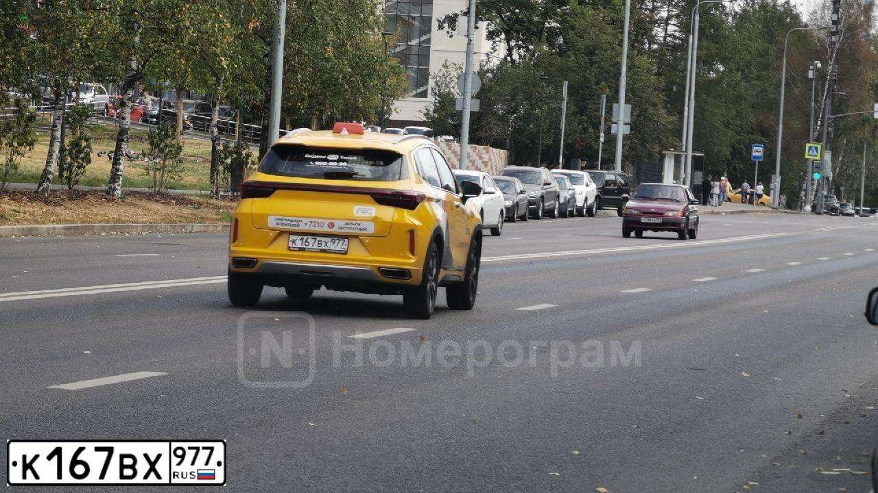 Фото автомобиля EXEED LX, 2023 — госномер Р011ВС82. Цвет: ЖЕЛТЫЙ