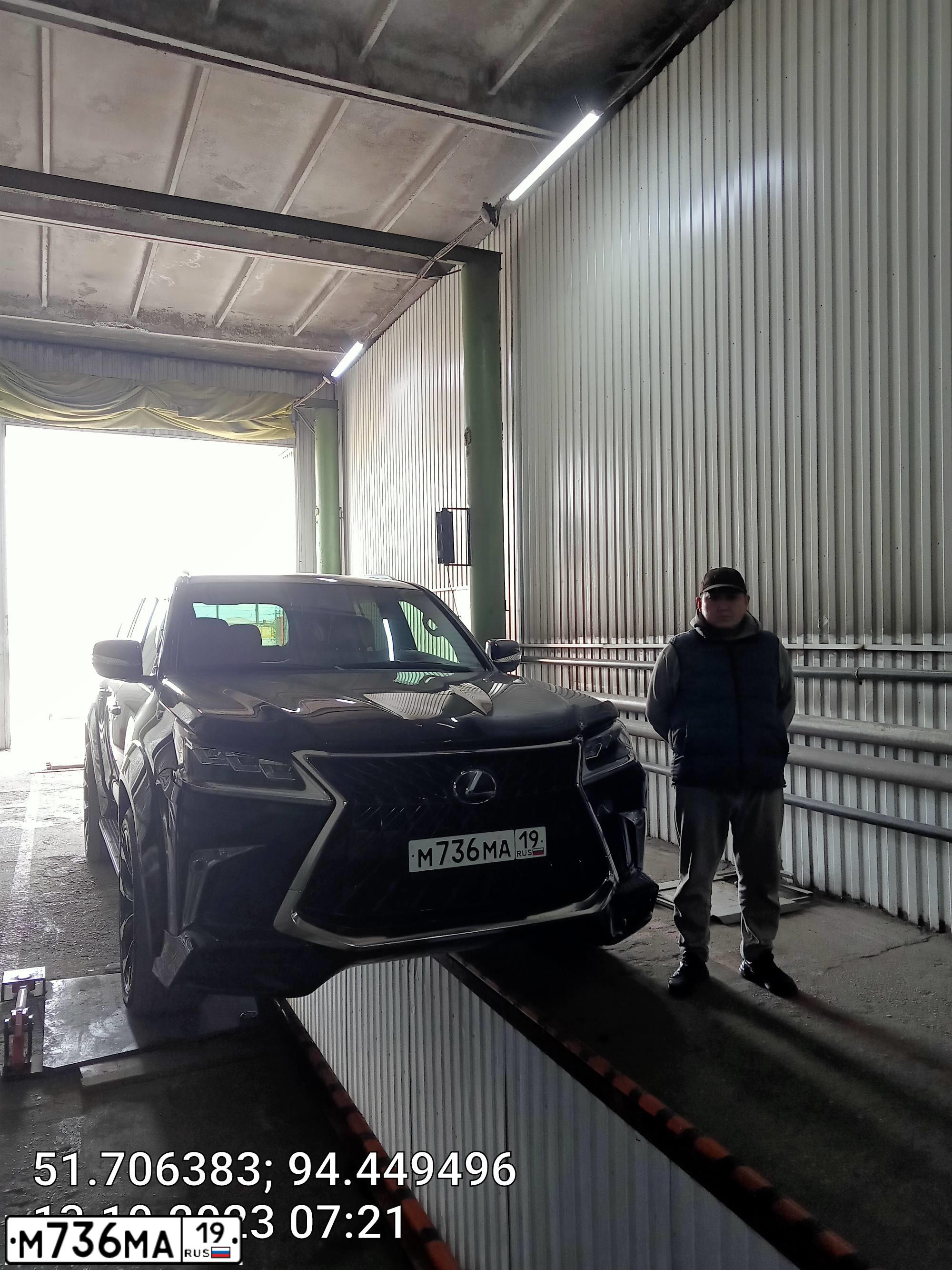 Фото автомобиля LEXUS LX, 2019 — госномер М736МА19. Цвет: ЧЕРНЫЙ