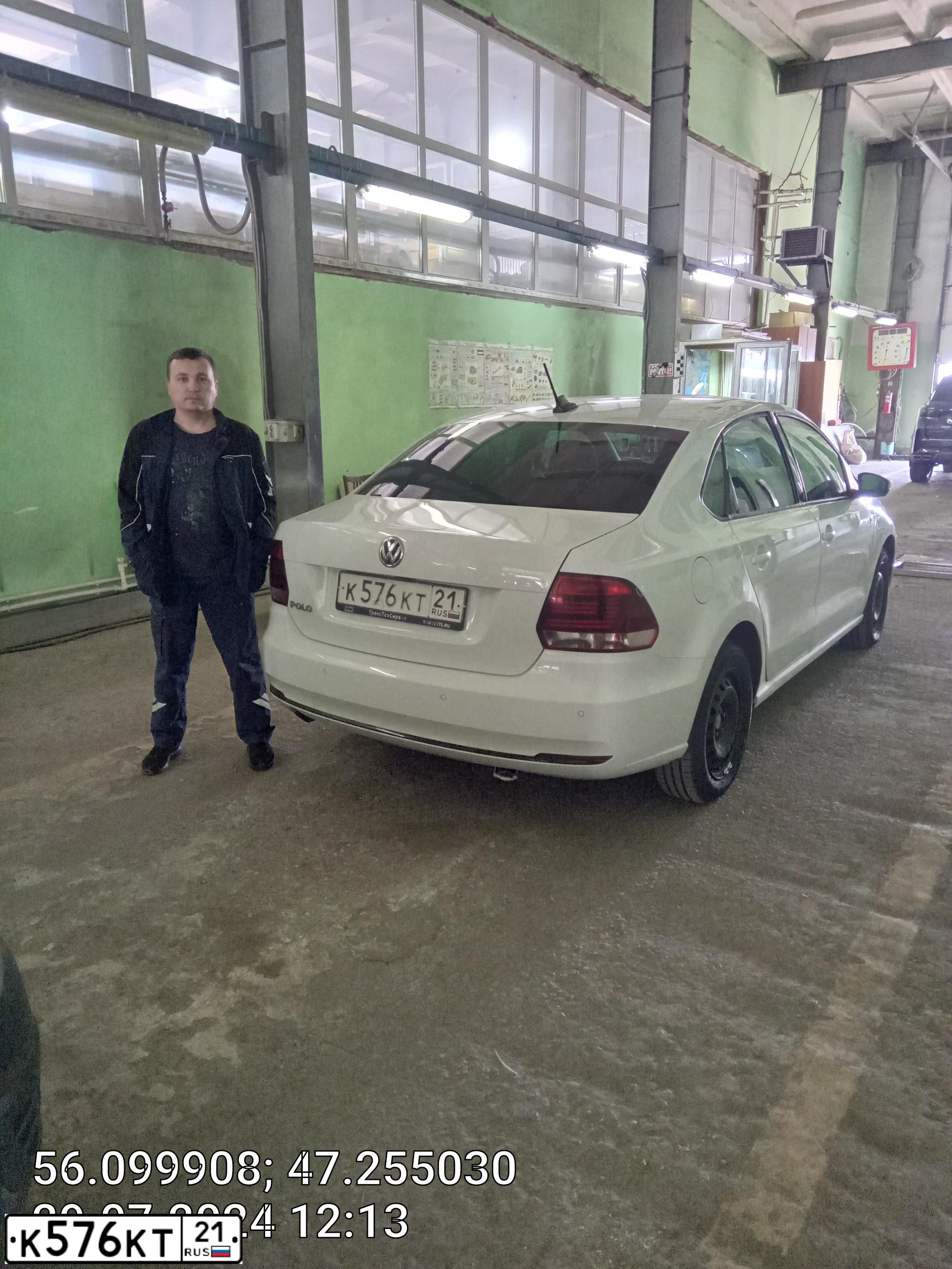 Фото автомобиля VOLKSWAGEN POLO, 2019 — госномер М679КТ21. Цвет: Белый