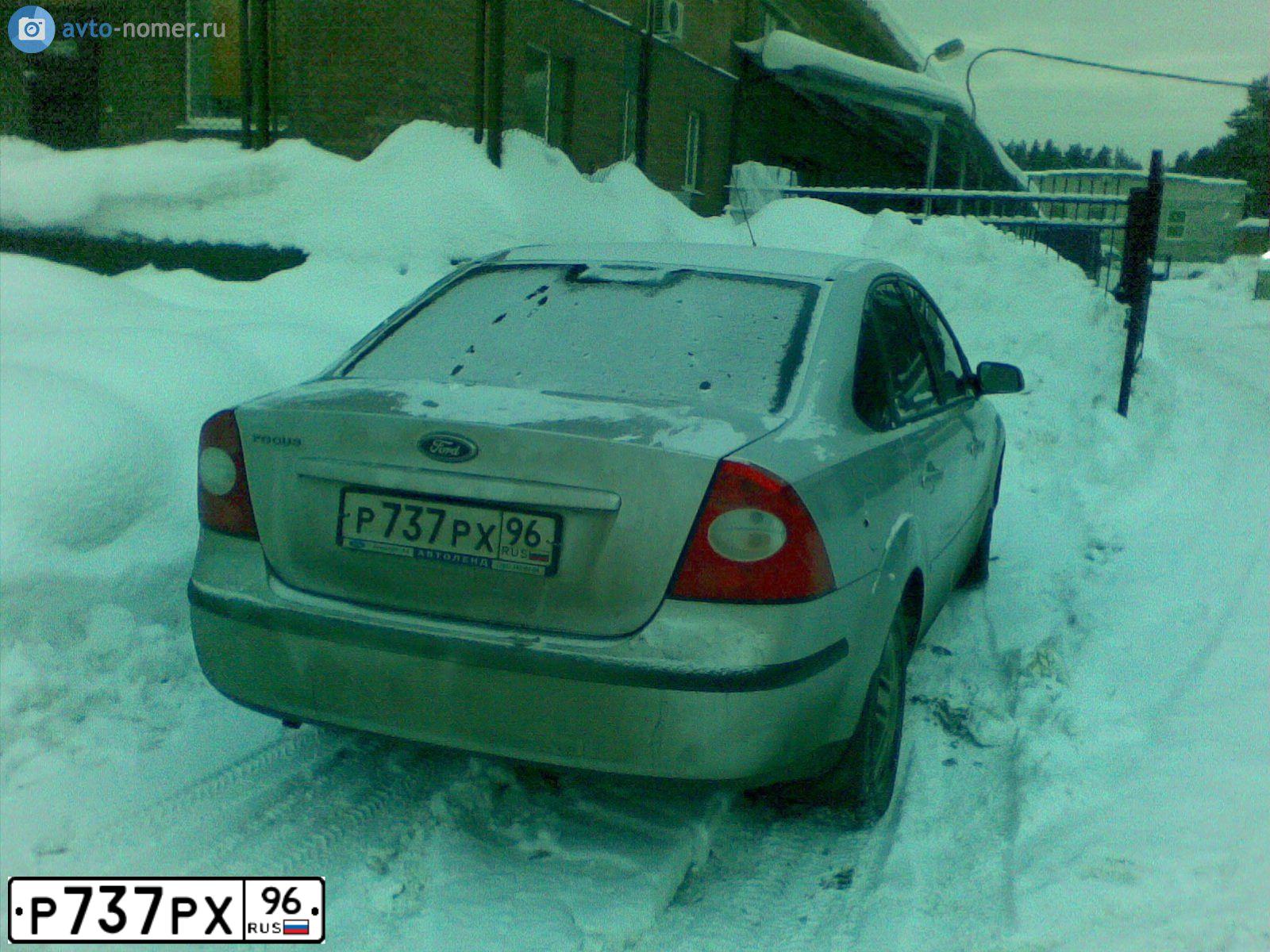 Фото автомобиля FORD FOCUS, 2006 — госномер Е888СО66. Цвет: СВЕТЛО-СЕРЫЙ