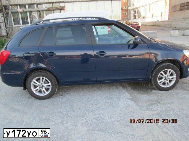 Фото автомобиля SKODA FABIA, 2012 — госномер У172УО96. Цвет: ТЕМНО-СИНИЙ