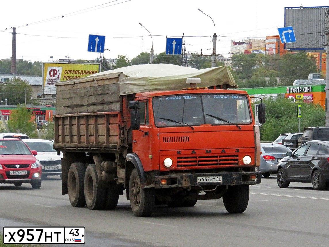 Фото автомобиля КАМАЗ 55102, 1988 — госномер Х957НТ43. Цвет: ОРАНЖЕВЫЙ