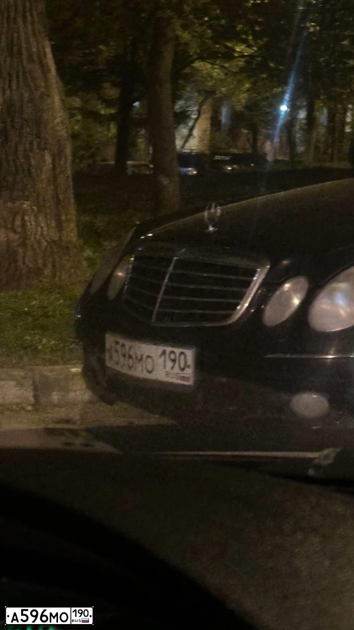Фото автомобиля MERCEDES E-KLASSE, 2008 — госномер А596МО190. Цвет: ЧЕРНЫЙ