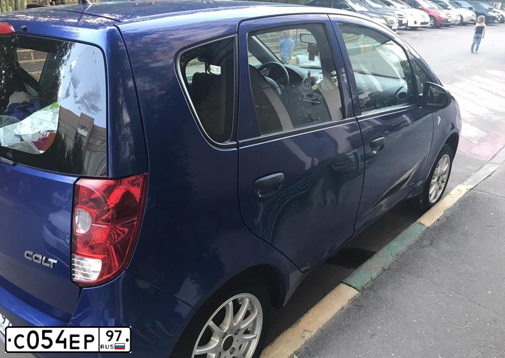 Фото автомобиля MITSUBISHI COLT 1.3, 2010 — госномер Е095УВ69. Цвет: синий