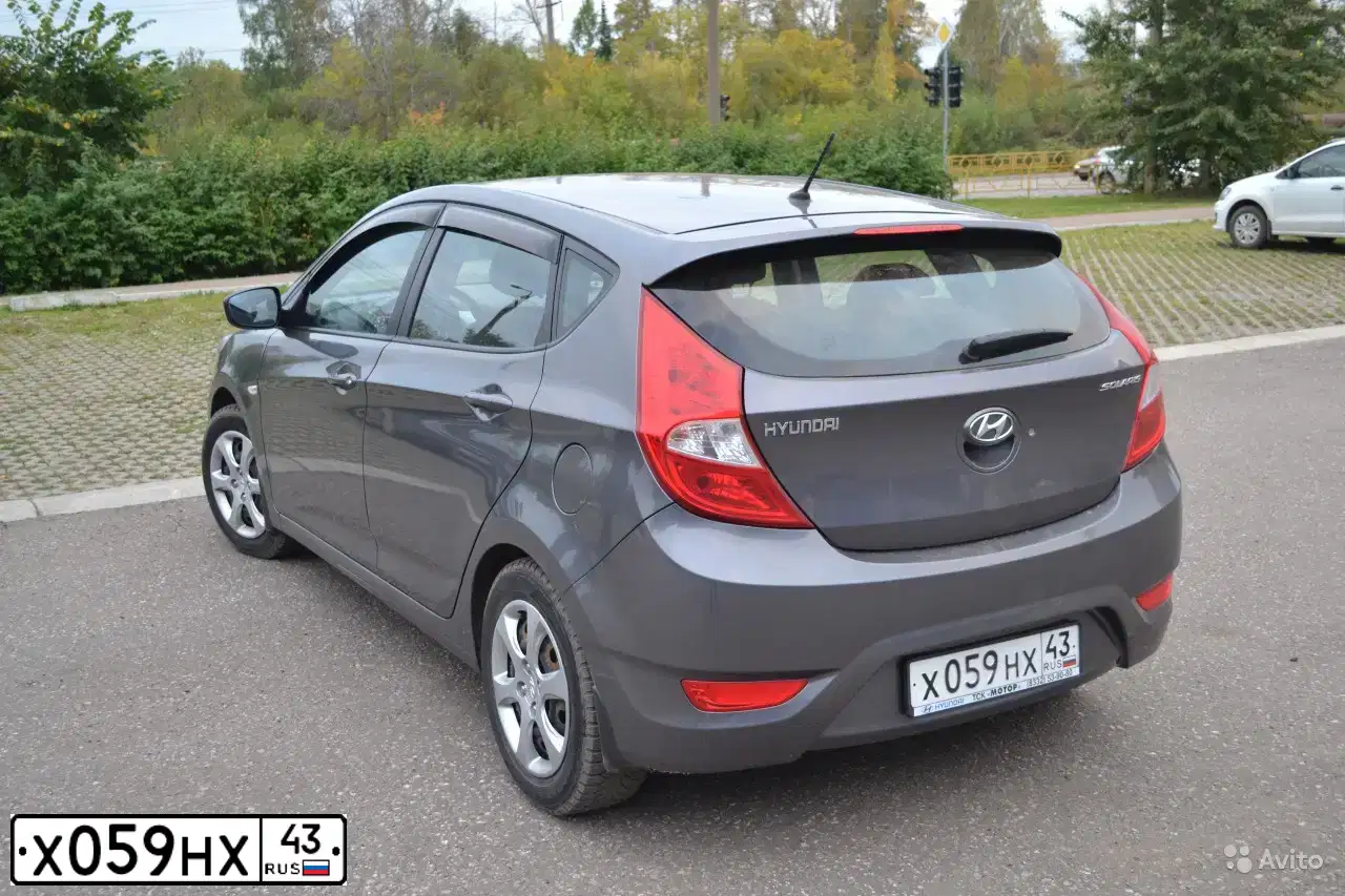 Фото автомобиля HYUNDAI SOLARIS, 2012 — госномер Р463КМ11. Цвет: ЧЕРНО-СЕРЫЙ