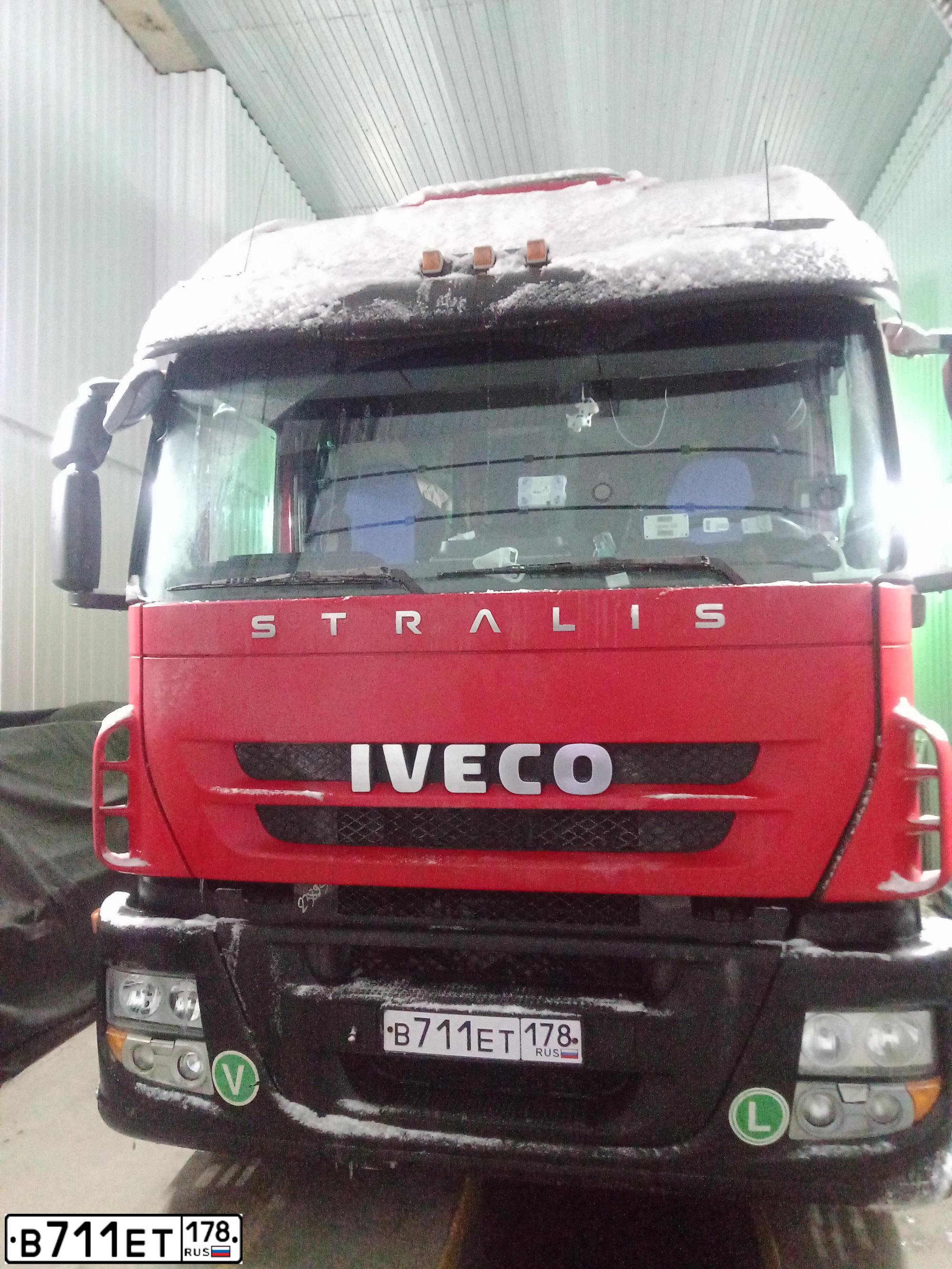 Фото автомобиля IVECO STRALIS AT440S42TX/P, 2011 — госномер К810ТВ134. Цвет: Красный