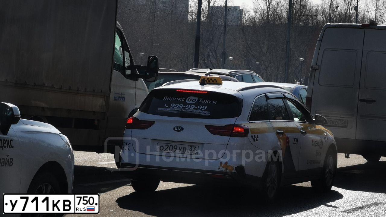 Фото автомобиля CHEVROLET SPARK, 2013 — госномер М984АС797. Цвет: синий