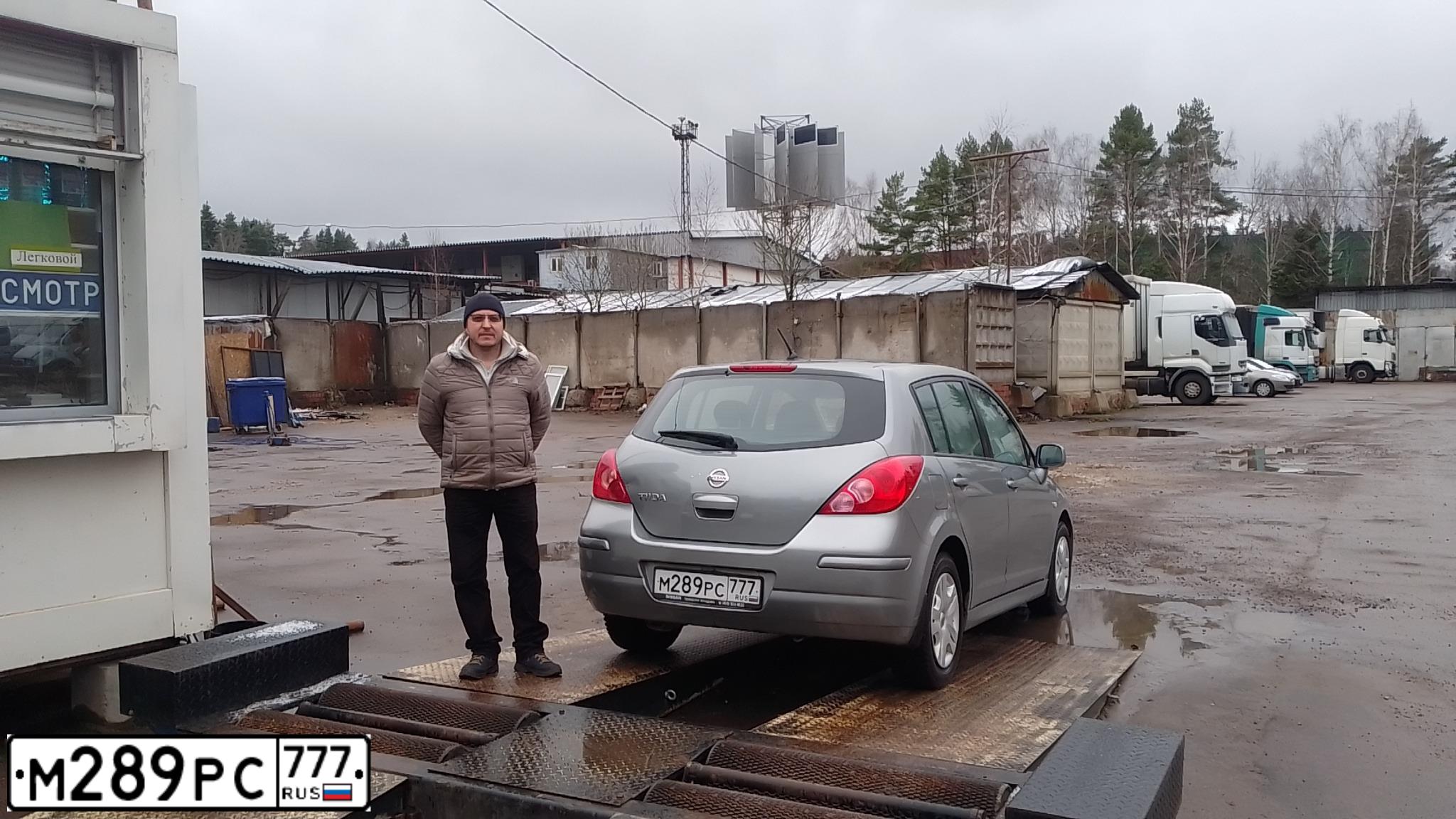 Фото автомобиля NISSAN TIIDA, 2011 — госномер Х455ВМ777. Цвет: Серый
