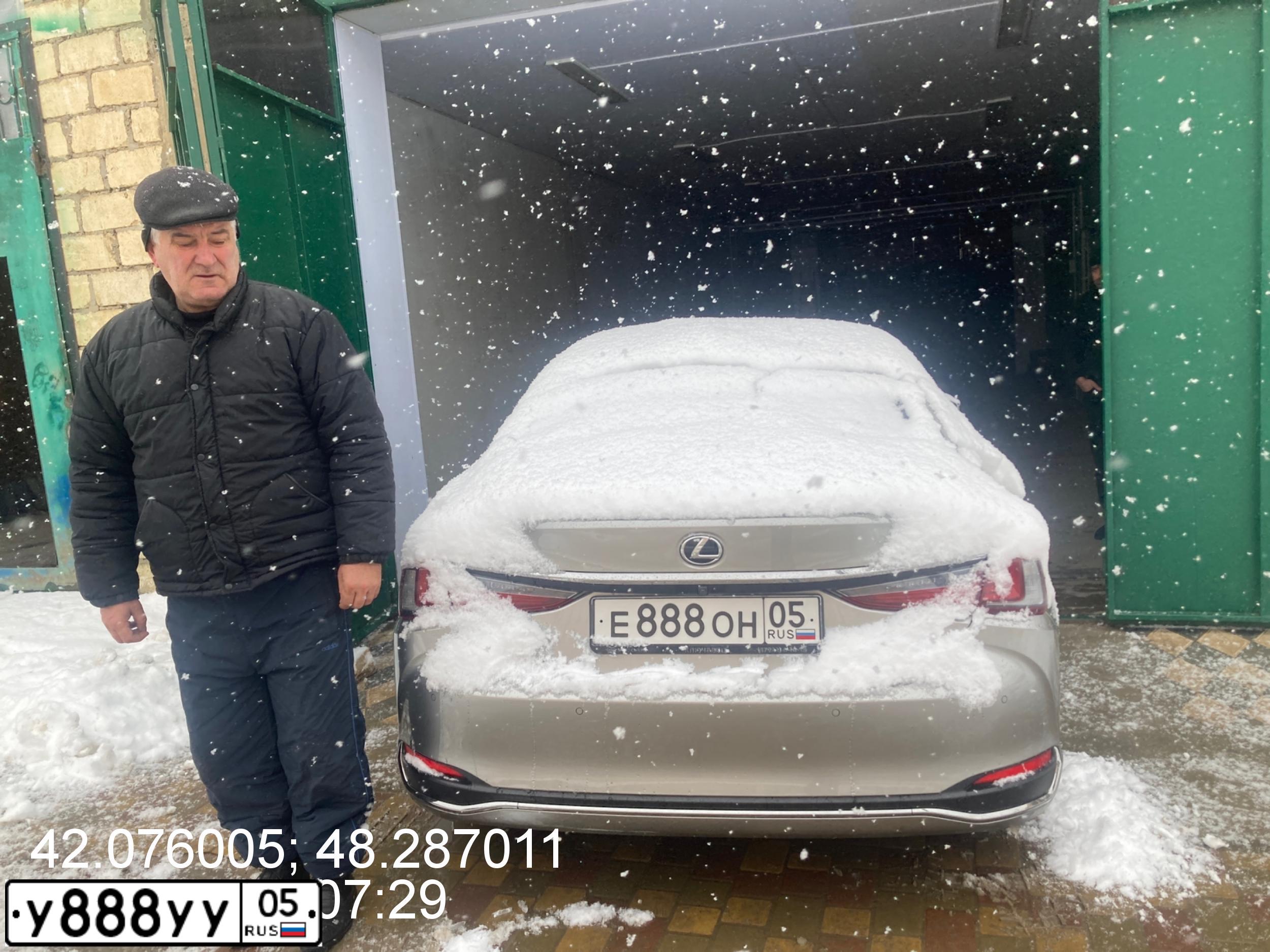 Фото автомобиля LEXUS ES, 2018 — госномер У888УУ05. Цвет: СЕРЫЙ
