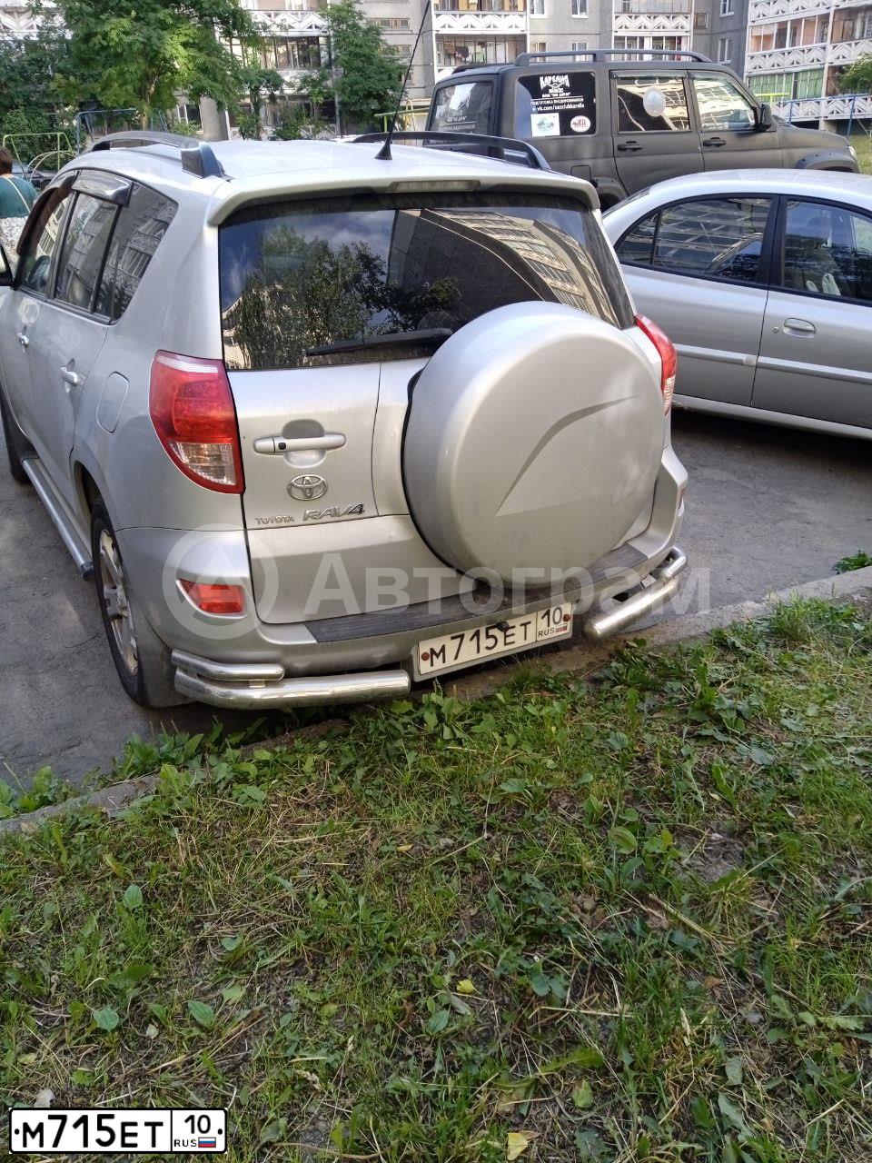 Фото автомобиля TOYOTA RAV4, 2006 — госномер О925КС29. Цвет: СЕРЕБРИСТЫЙ