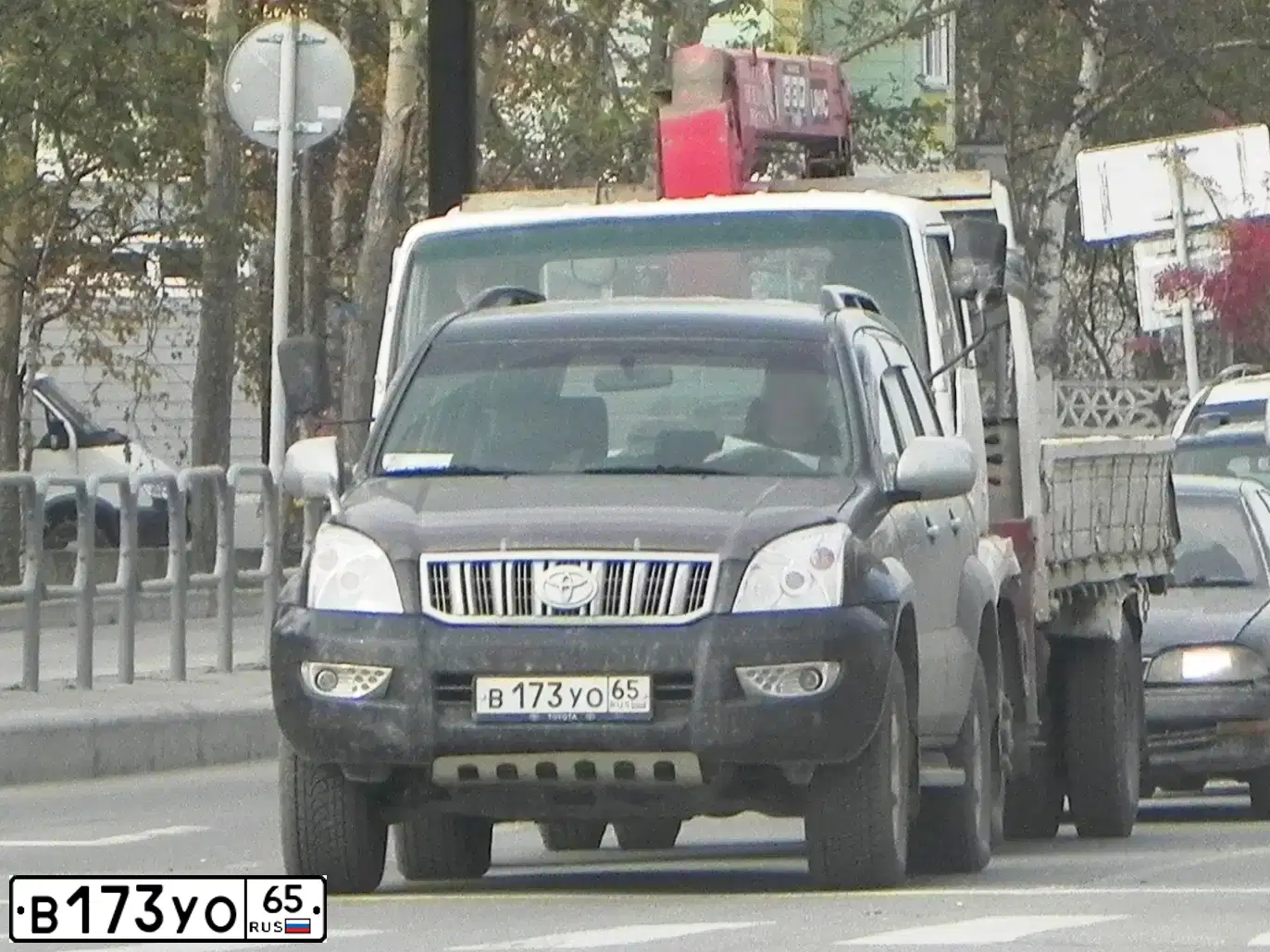 Фото автомобиля TOYOTA LANDCRUISER, 2003 — госномер В173УО65. Цвет: ЧЕРНЫЙ