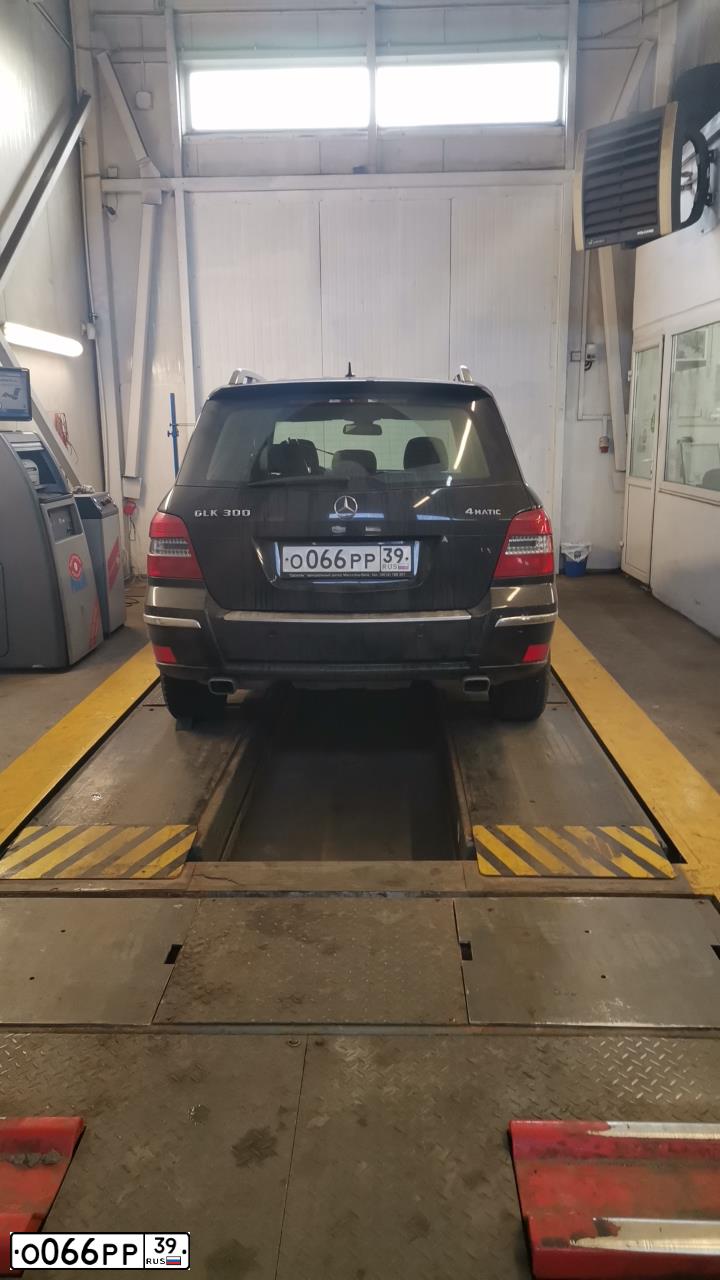 Фото автомобиля MERCEDES GLK-KLASSE, 2009 — госномер О066РР39. Цвет: ЧЕРНЫЙ