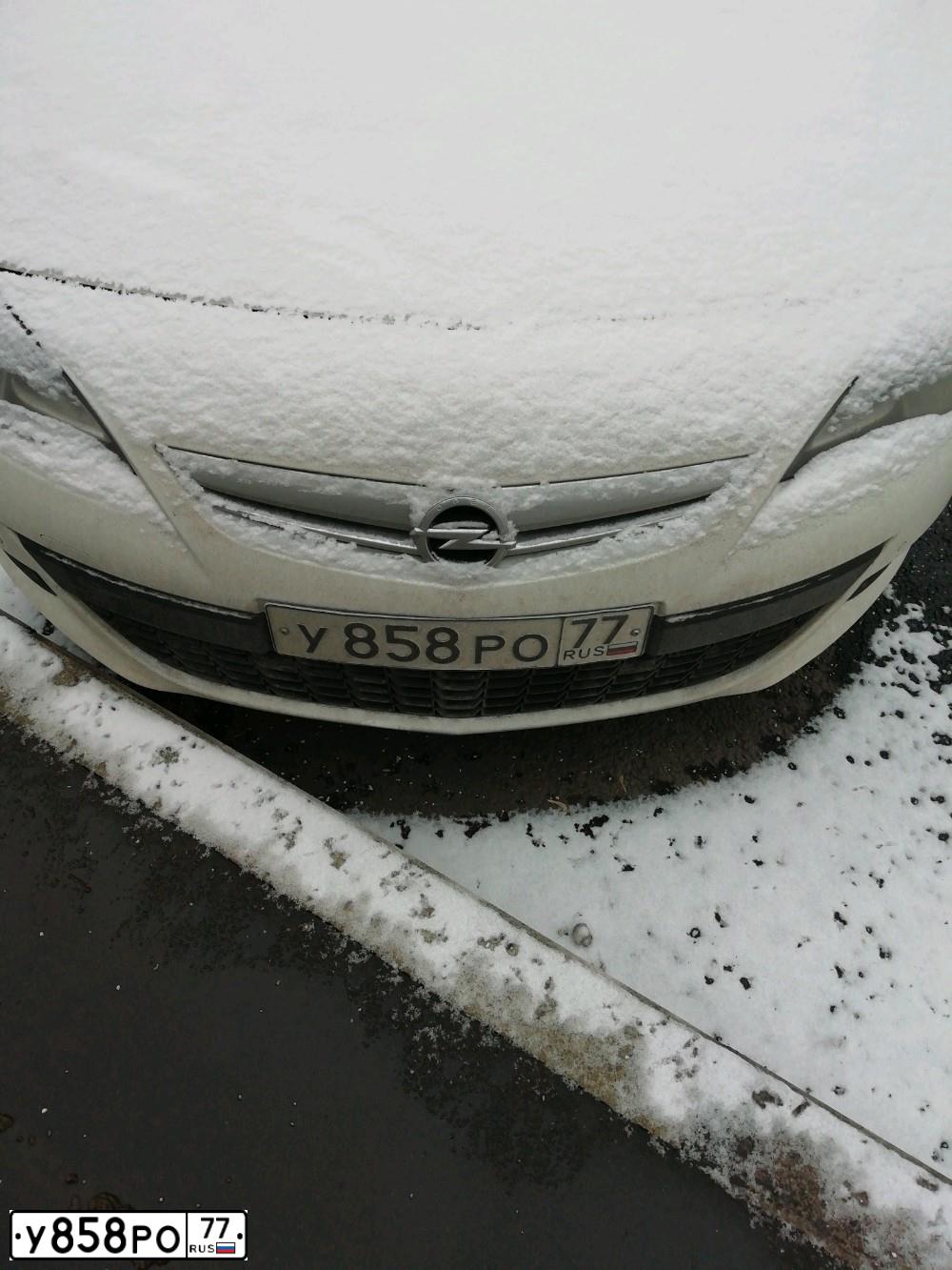Фото автомобиля OPEL ASTRA, 2013 — госномер Х622ЕО65. Цвет: Белый