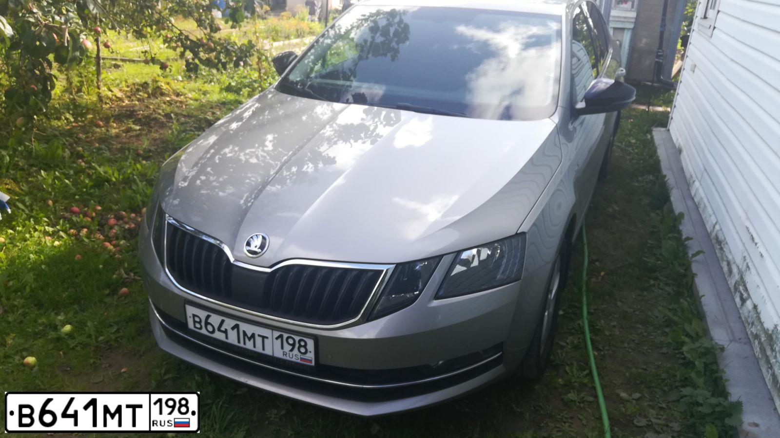 Фото автомобиля SKODA OCTAVIA, 2018 — госномер В641МТ198. Цвет: БЕЖЕВЫЙ