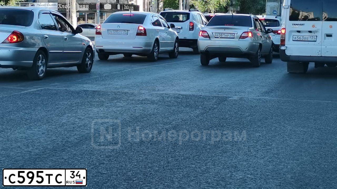 Фото автомобиля LADA 2109 SAMARA, 2003 — госномер С595ТС34. Цвет: СВЕТЛО СЕРЕБРИСТЫЙ МЕТАЛЛ