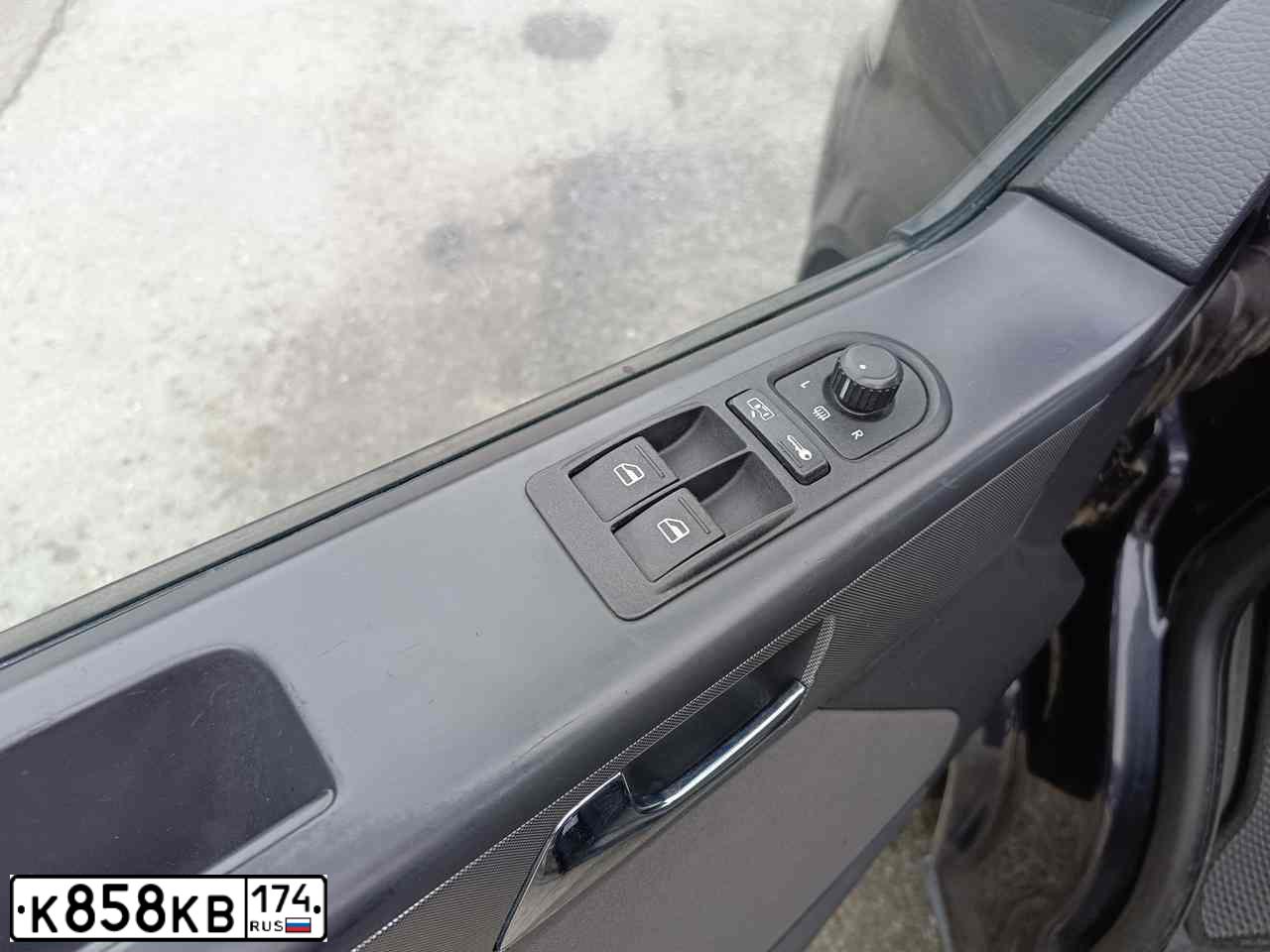 Фото автомобиля VOLKSWAGEN MULTIVAN, 2007 — госномер С595РТ89. Цвет: ЧЕРНЫЙ