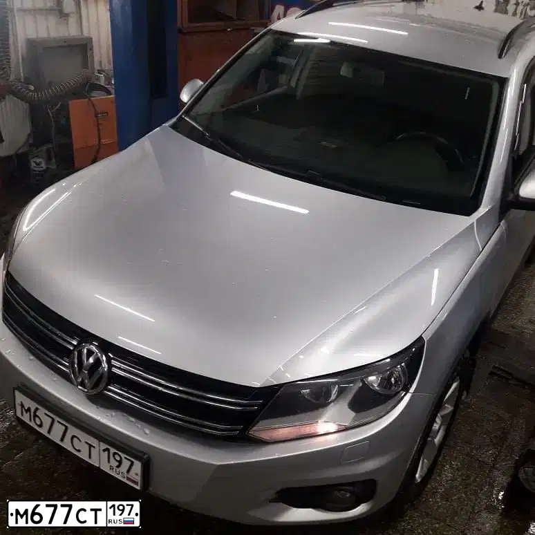 Фото автомобиля VOLKSWAGEN TIGUAN, 2012 — госномер В365АВ250. Цвет: Серебристый