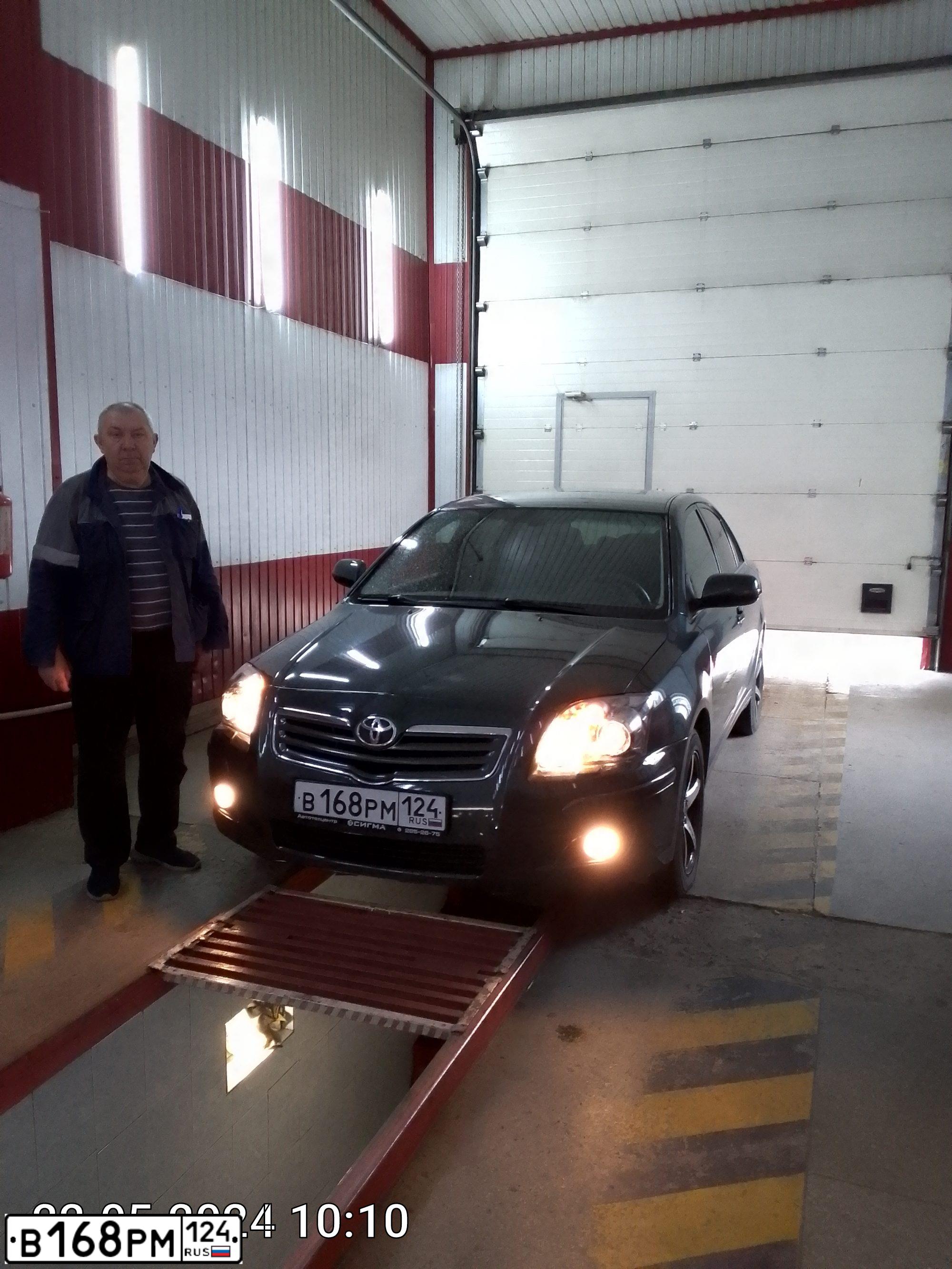 Фото автомобиля TOYOTA AVENSIS, 2007 — госномер В818ВВ24. Цвет: ЗЕЛЕНЫЙ
