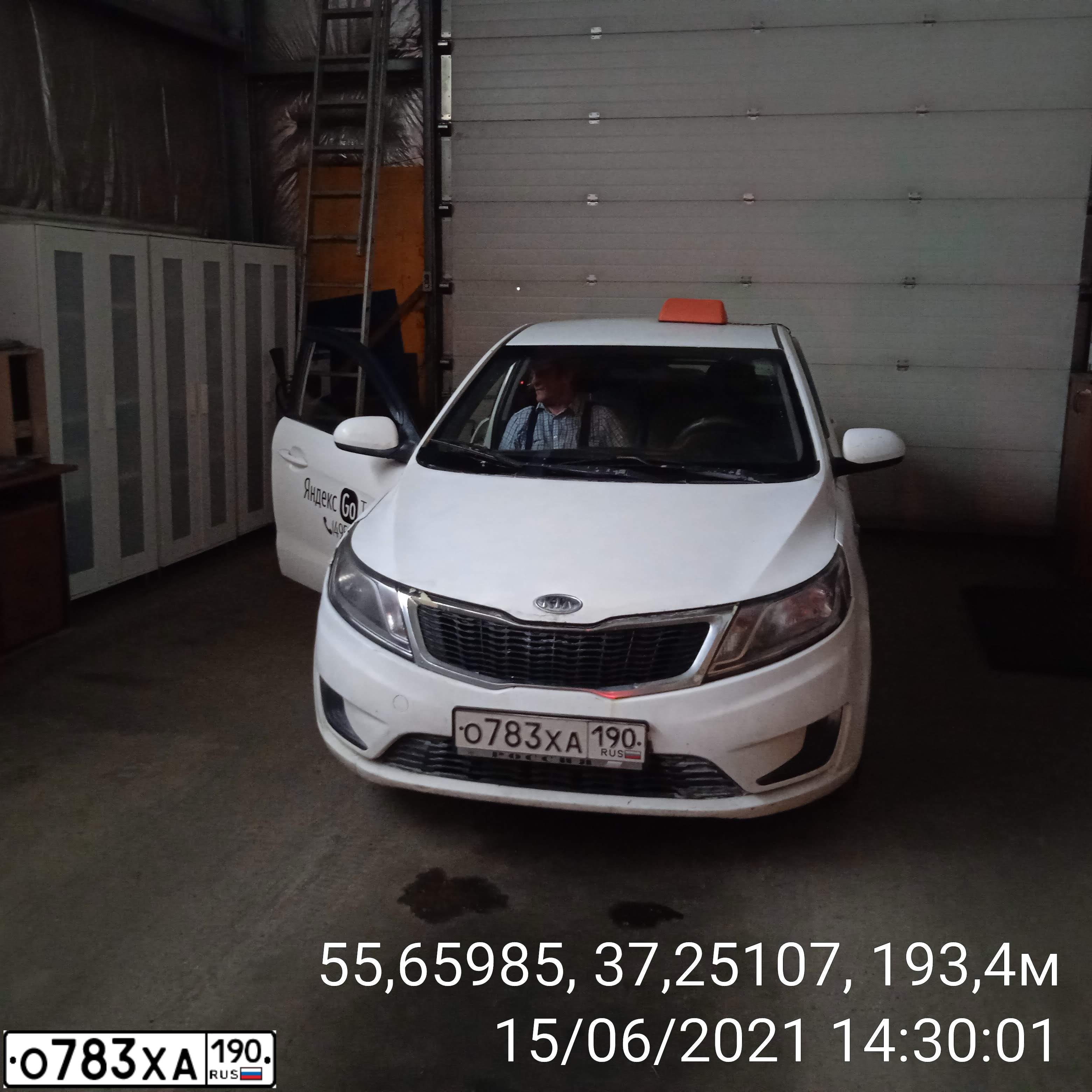 Фото автомобиля KIA RIO, 2012 — госномер О783ХА190. Цвет: Белый
