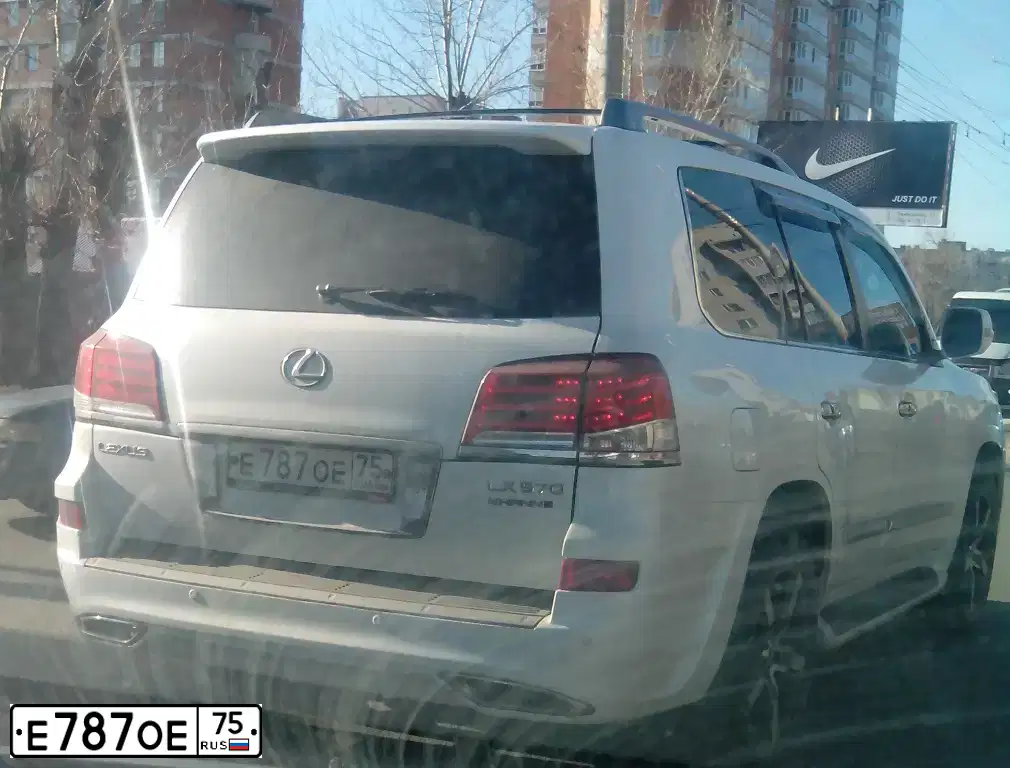 Фото автомобиля LEXUS S LX, 2012 — госномер Е787ОЕ75