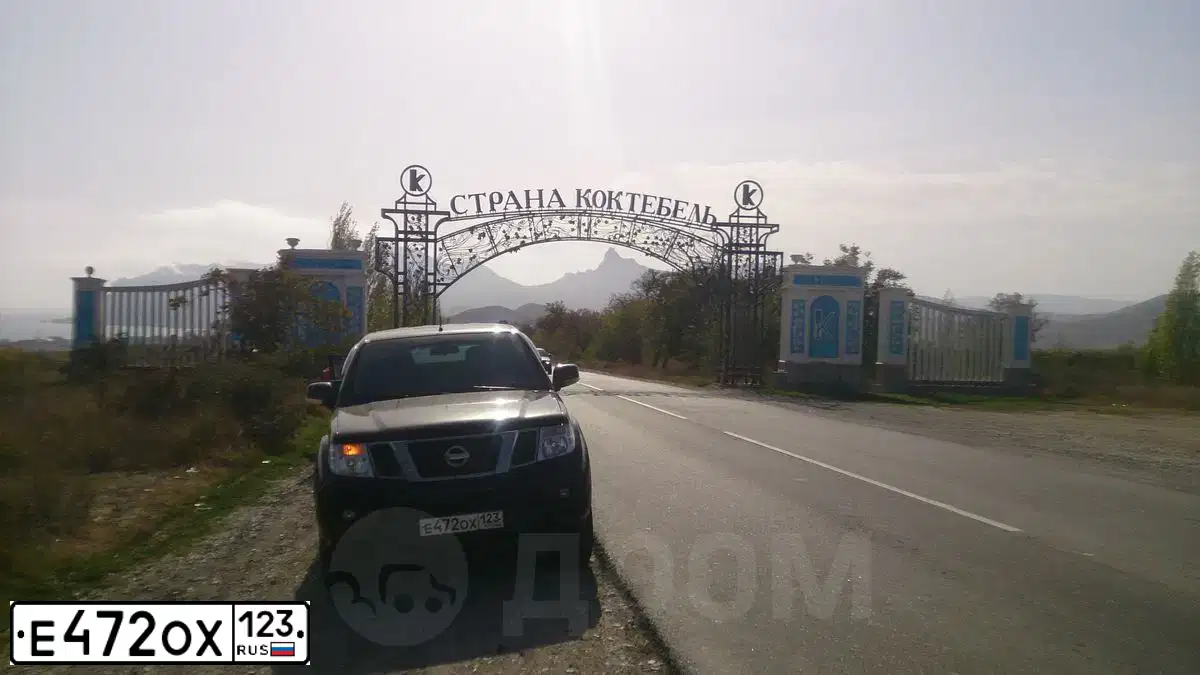 Фото автомобиля NISSAN NAVARA, 2010 — госномер М800УС93. Цвет: ЧЕРНЫЙ