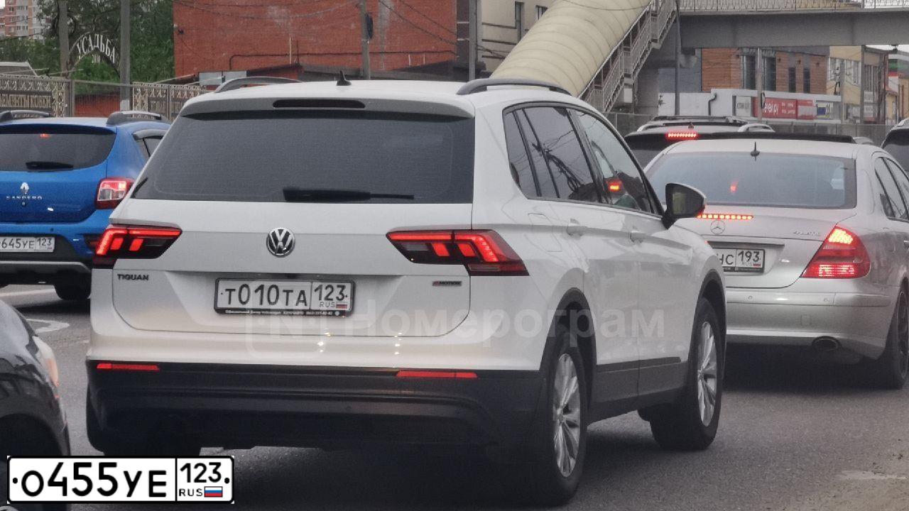 Фото автомобиля KIA CEE'D, 2013 — госномер О455УЕ123. Цвет: Серый