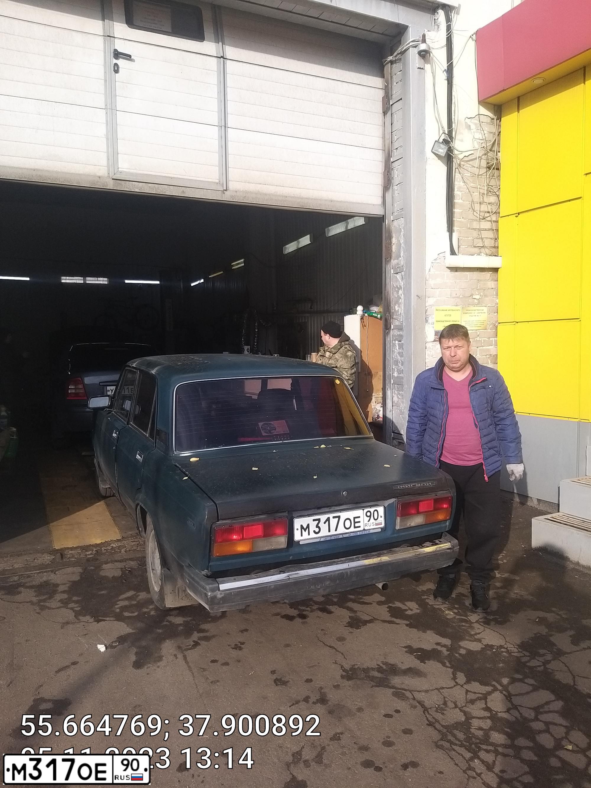 Фото автомобиля LADA 2107, 2000 — госномер М624ЕО977. Цвет: СИНИЙ