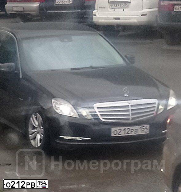 Фото автомобиля MERCEDES E-KLASSE, 2012 — госномер В725ВМ154. Цвет: ЧЕРНЫЙ