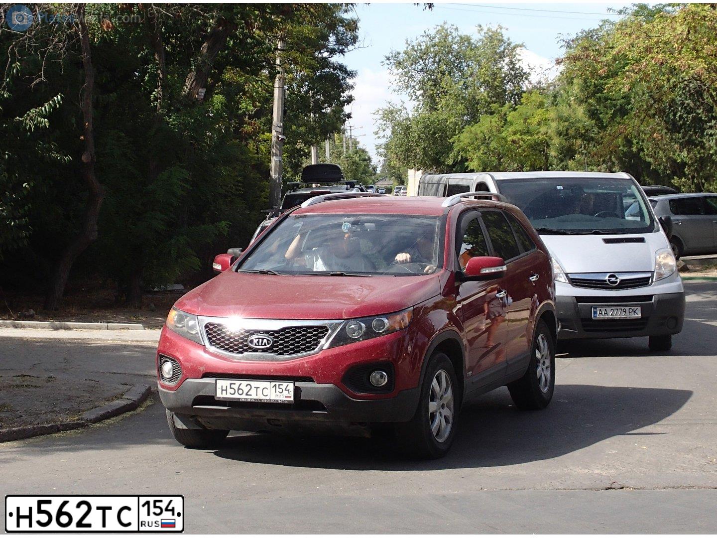 Фото автомобиля KIA SORENTO, 2011 — госномер М228УВ154. Цвет: Красный