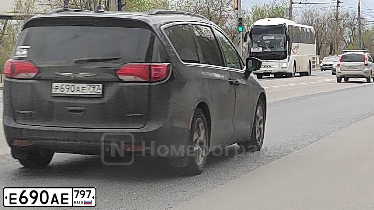 Фото автомобиля KIA CERATO, 2019 — госномер Е690АЕ797. Цвет: Коричневый