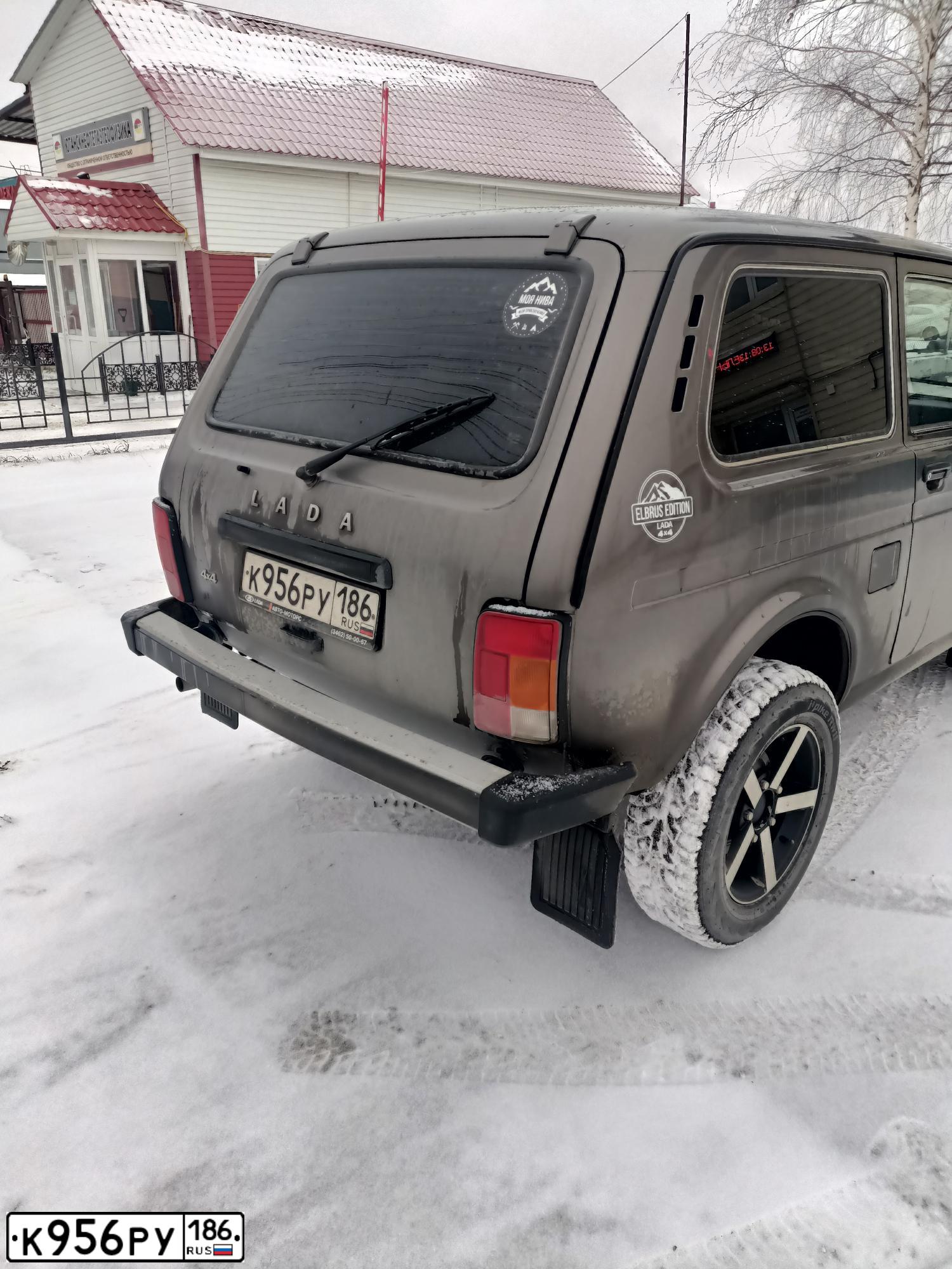 Фото автомобиля LADA 2121 NIVA, 2017 — госномер А515КВ186. Цвет: Золотисто-коричневый