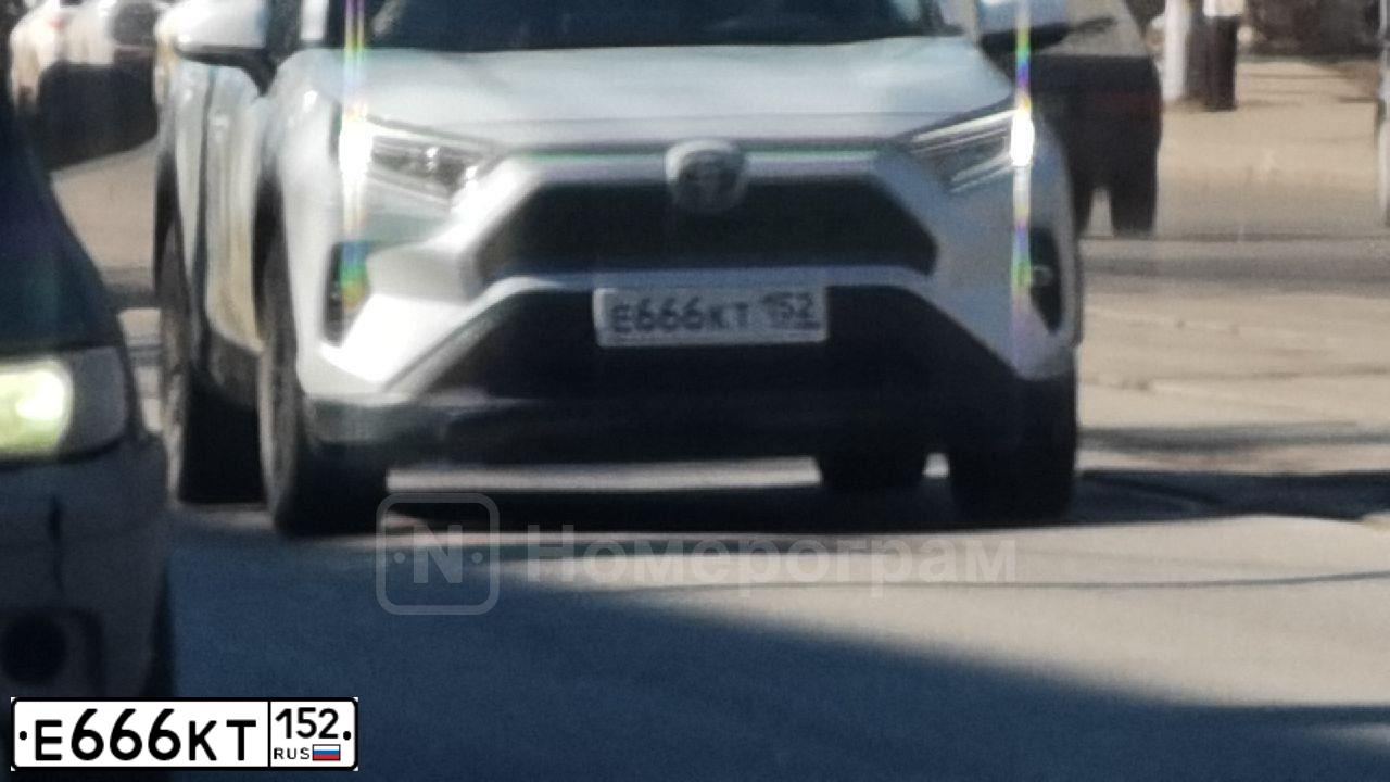 Фото автомобиля HYUNDAI SOLARIS, 2012 — госномер Е666КТ152. Цвет: ЧЕРНО-СЕРЫЙ