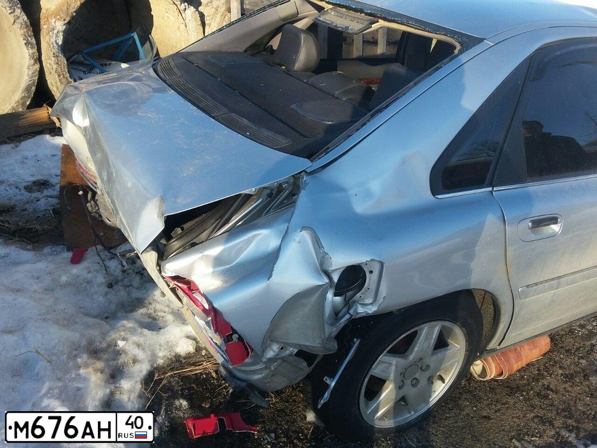 Фото автомобиля NISSAN PRIMERA, 1997 — госномер М676АН40. Цвет: ЗЕЛЕНЫЙ