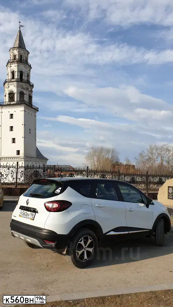 Фото автомобиля RENAULT KAPTUR, 2018 — госномер К560ВН196. Цвет: Белый черный 