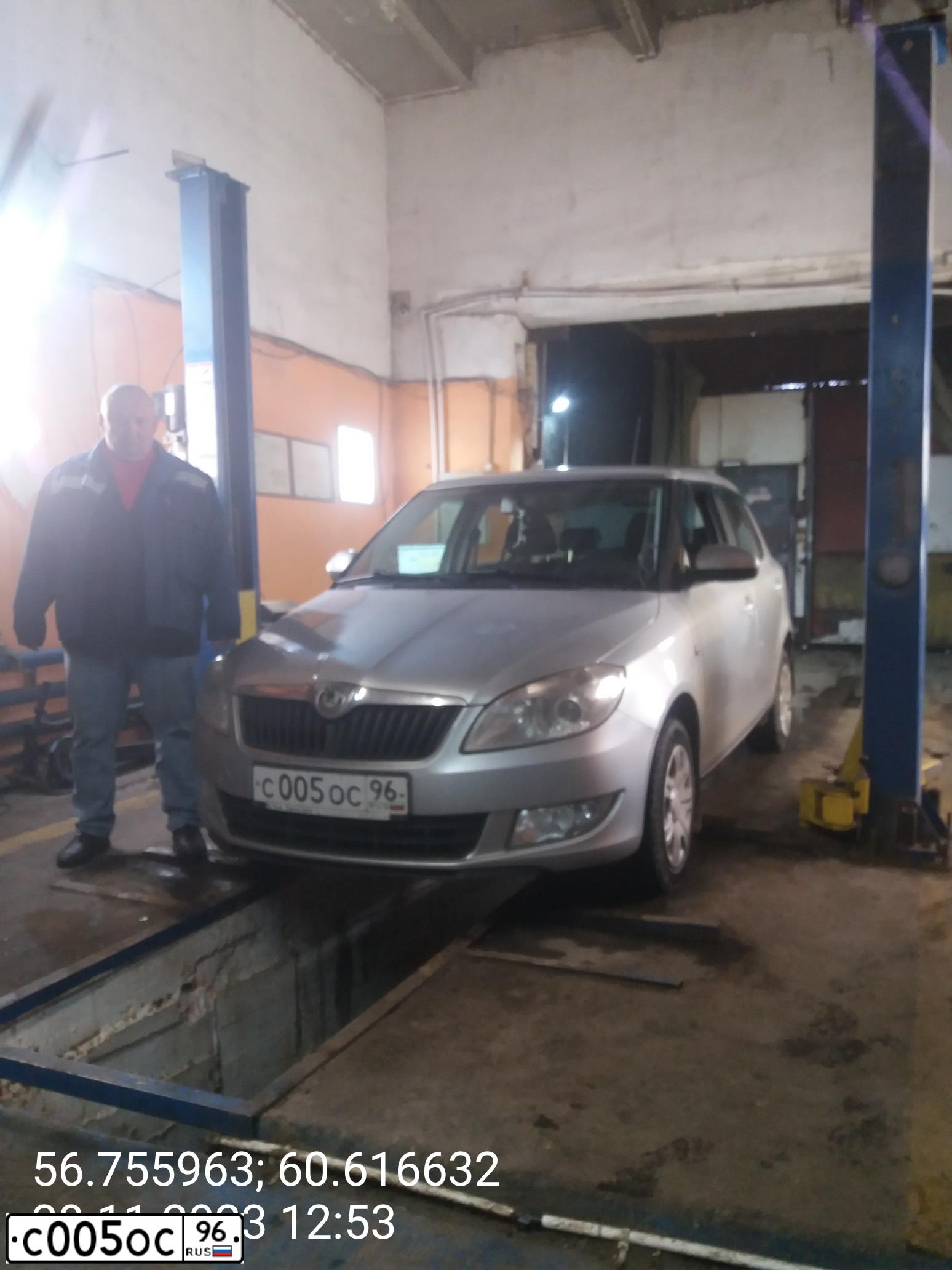 Фото автомобиля SKODA FABIA, 2010 — госномер С005ОС96. Цвет: СЕРЕБРИСТЫЙ