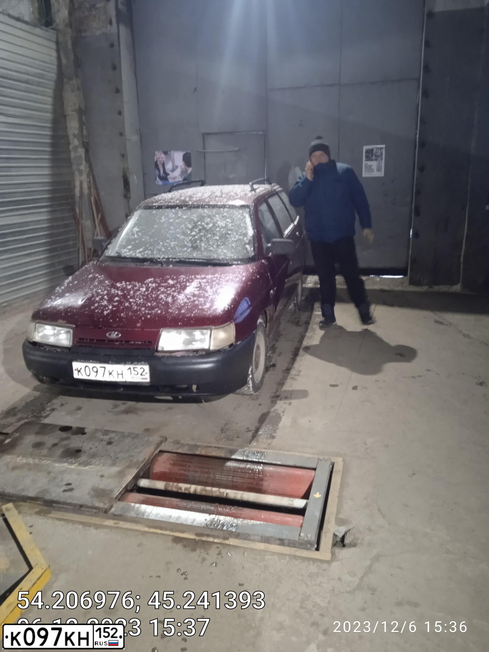 Фото автомобиля LADA 2111, 2005 — госномер М637ТЕ13. Цвет: ТЕМНО-МАЛИНОВЫЙ