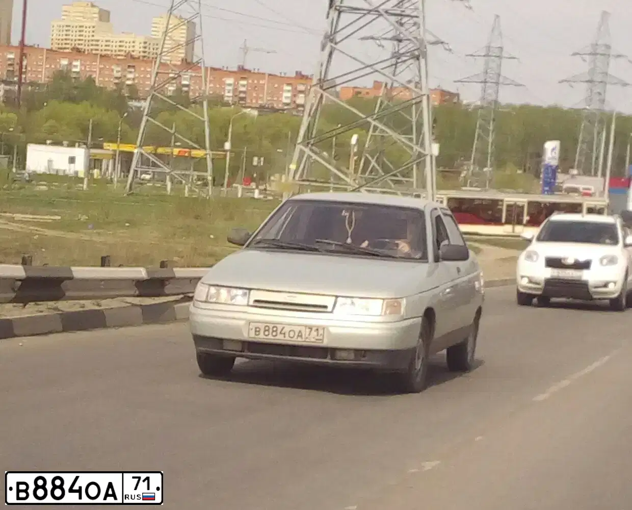 Фото автомобиля LADA 2110 LADA, 2000 — госномер В884ОА71. Цвет: СЕРЕБРИСТ.ЖЕЛТО-ЗЕЛЕНЫЙ