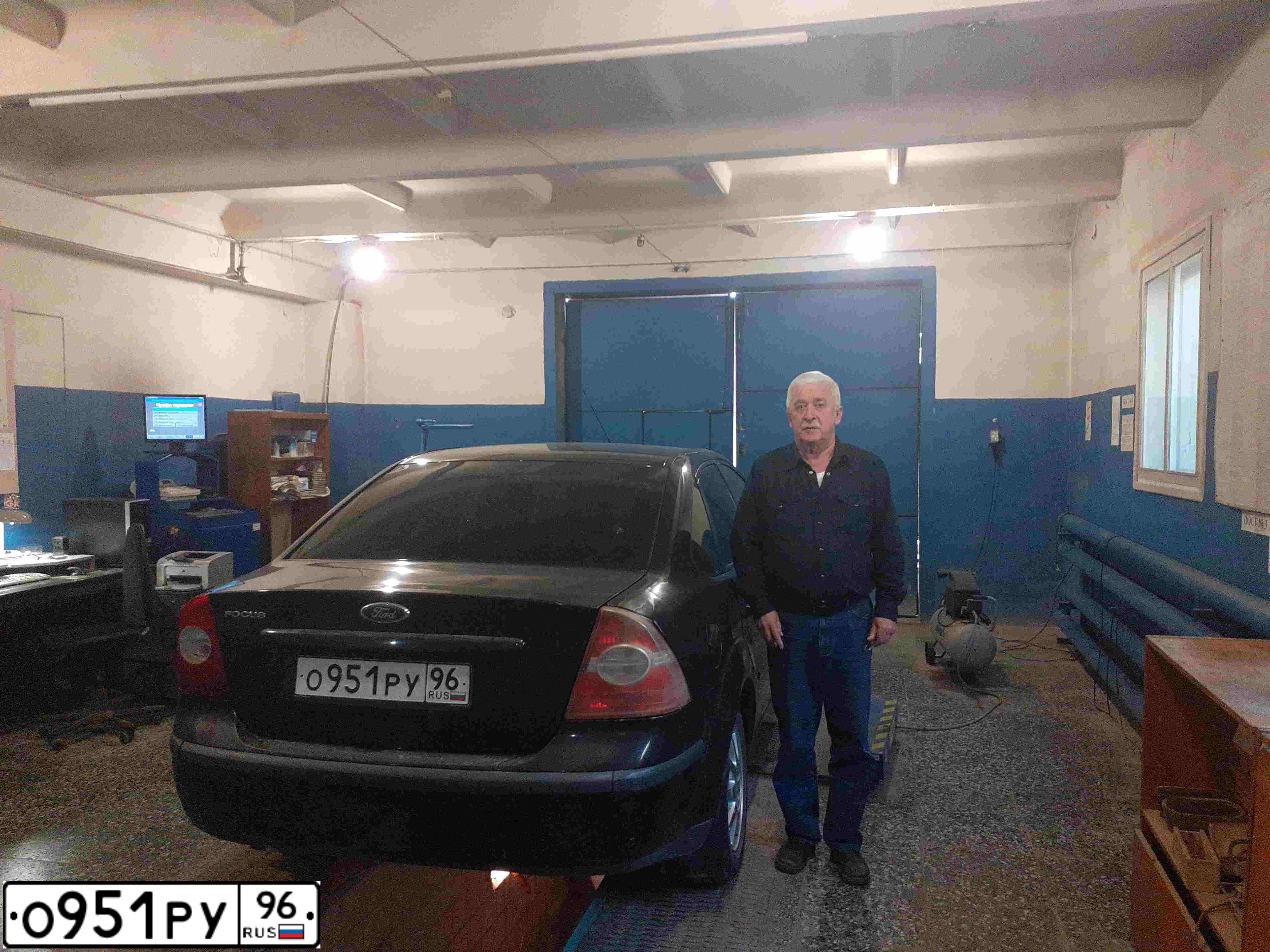 Фото автомобиля FORD FOCUS, 2005 — госномер О951РУ96. Цвет: ЧЕРНЫЙ