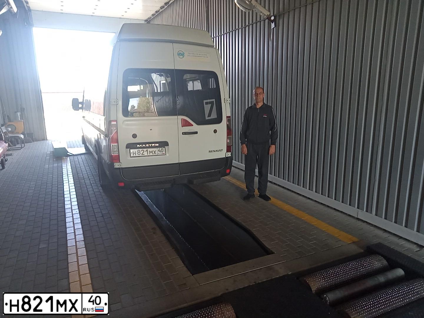 Фото автомобиля RENAULT MASTER, 2015 — госномер Н821МХ40. Цвет: БЕЛЫЙ