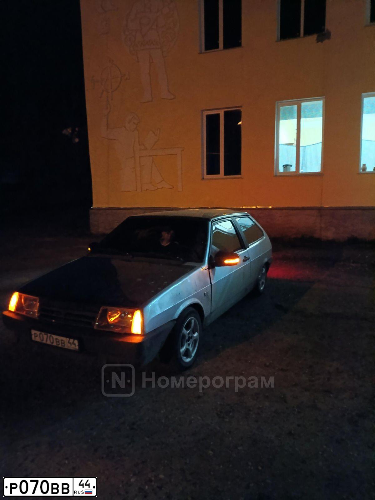 Фото автомобиля LADA 2108 SAMARA, 2002 — госномер Р070ВВ44. Цвет: СВЕТЛО-СЕРЕБРИСТЫЙ МЕТАЛЛ