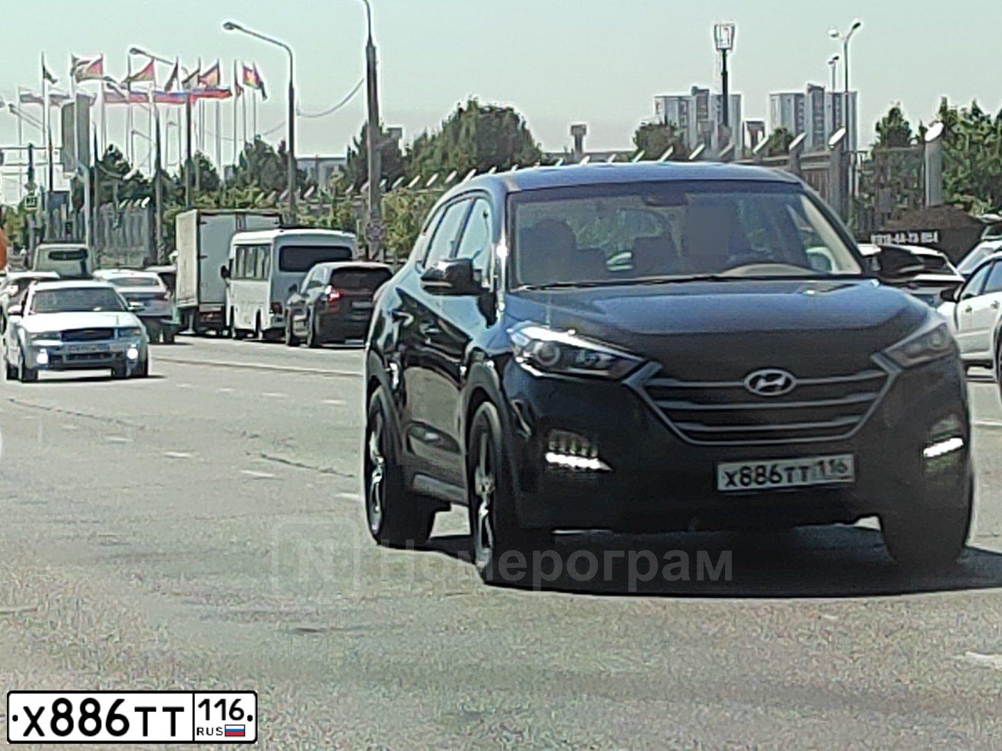 Фото автомобиля HYUNDAI TUCSON, 2016 — госномер Х886ТТ116. Цвет: ЧЕРНЫЙ