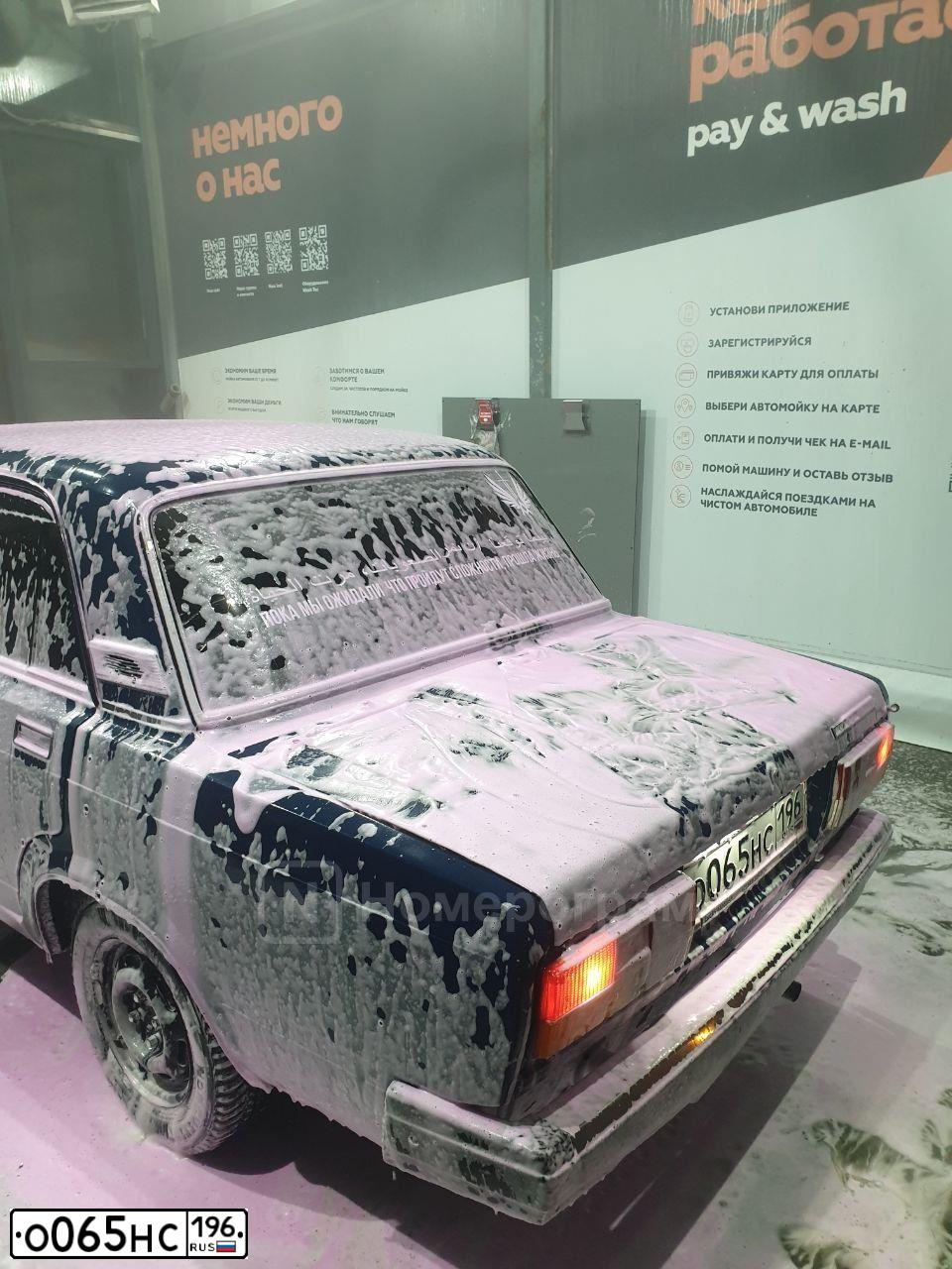 Фото автомобиля LADA 2107 LADA, 2007 — госномер О065НС196. Цвет: Темно-синий