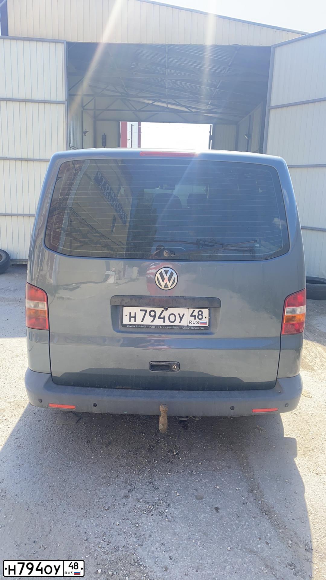 Фото автомобиля VOLKSWAGEN TRANSPORTER, 2004 — госномер Х794АН71. Цвет: СЕРЫЙ