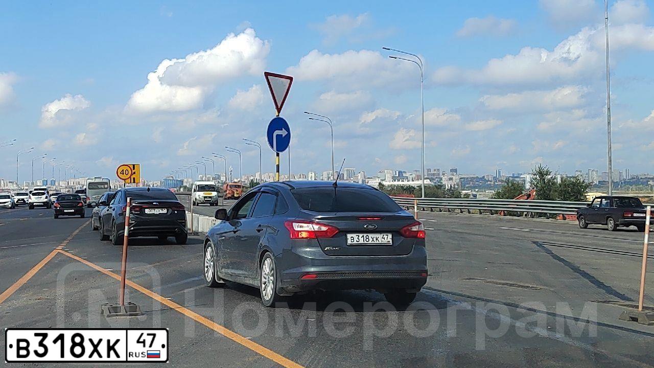 Фото автомобиля FORD D FOCUS, 2011 — госномер В318ХК47. Цвет: ТЕМНО-СЕРЫЙ