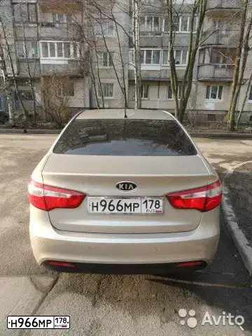 Фото автомобиля KIA RIO, 2012 — госномер Н966МР178. Цвет: БЕЖЕВЫЙ